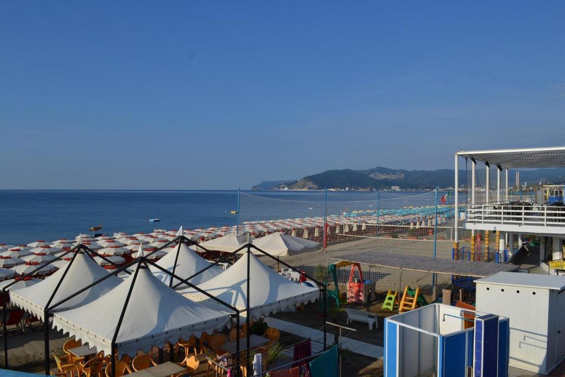 شقة Savona Magnifico Sole Mare 150 M Wifi Climatcontrol المظهر الخارجي الصورة